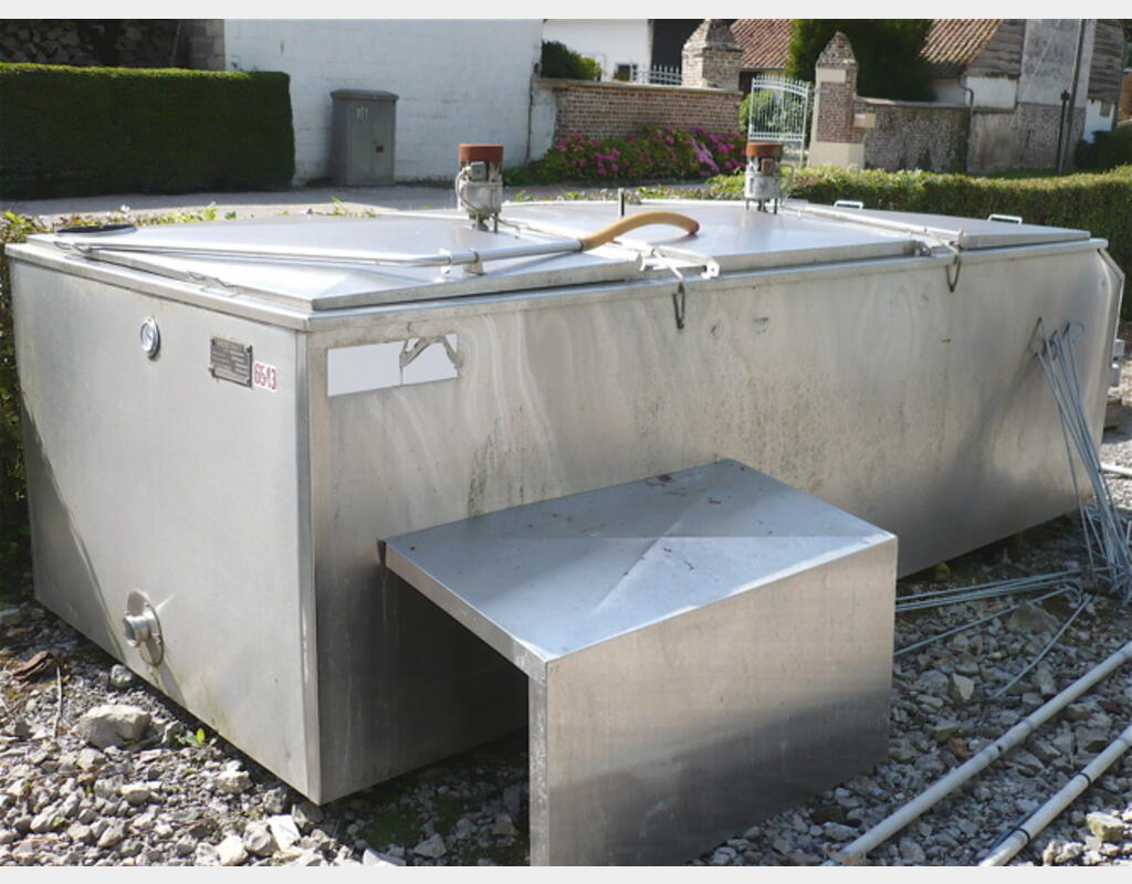 Tank &agrave; lait INOX 304 Volume : 2.700 litres