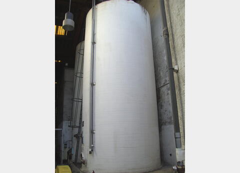 Cuve de stockage en polyester de 800hls - Cylindrique verticale fond plat .