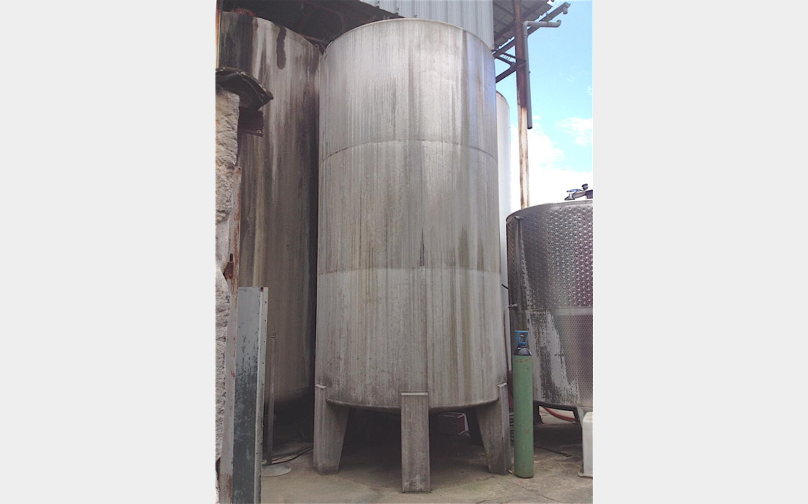 Cuve stockage INOX Volume : 253 hecto (25300 litres)