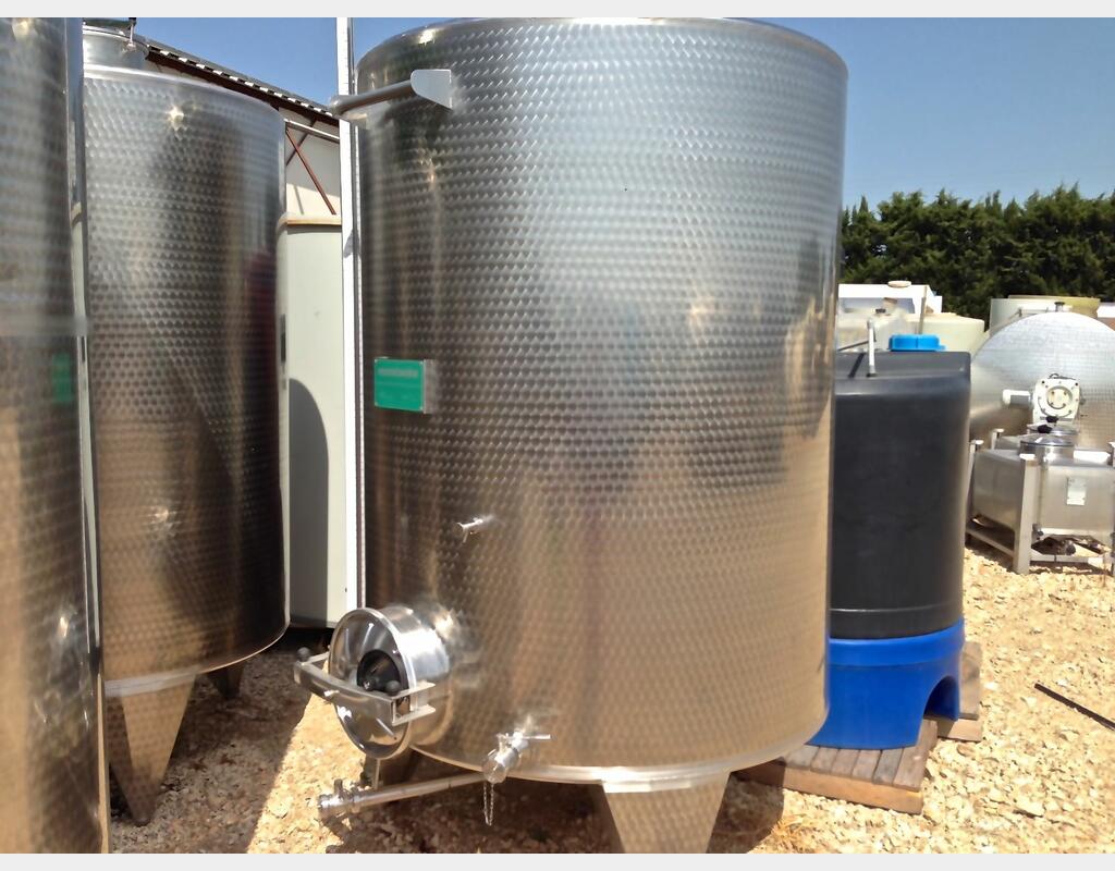 Cuve fermée sur pieds en INOX - Volume : 4300 litres
