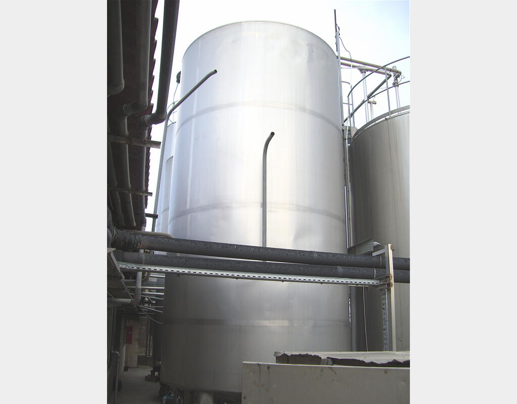 Cuve de stockage verticale de 30 m3 - INOX 304, Isoléé , agitée