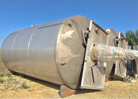 Insulated stainless steel mixing tank