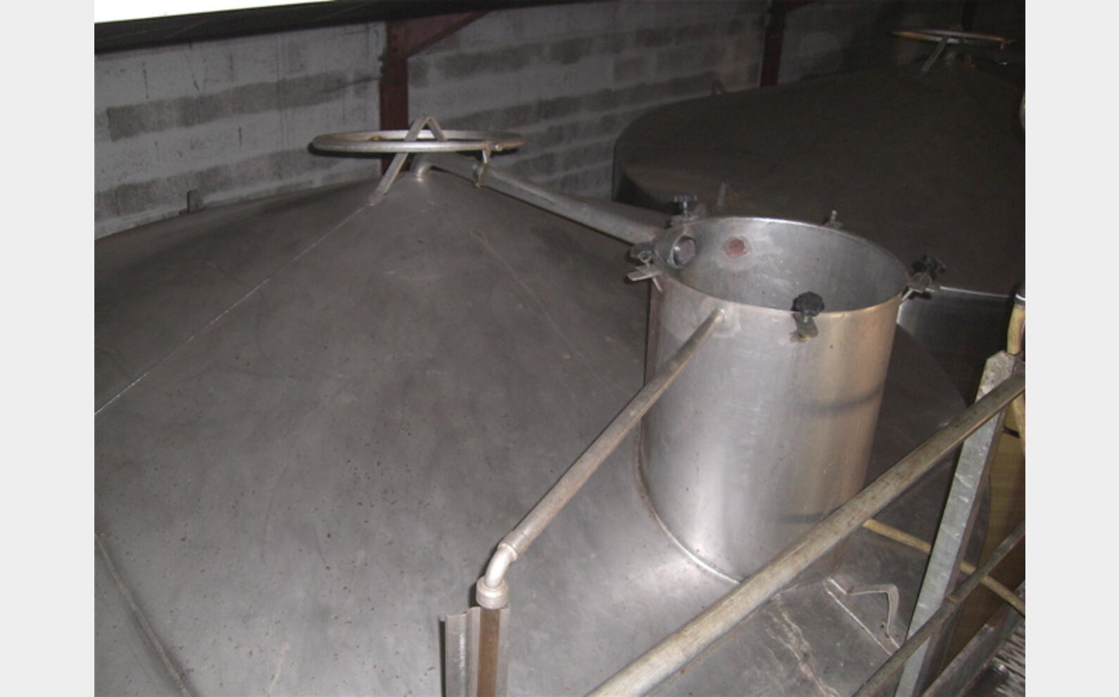 cuve vinification INOX 304 Volume : 32500 litres (325 hecto)