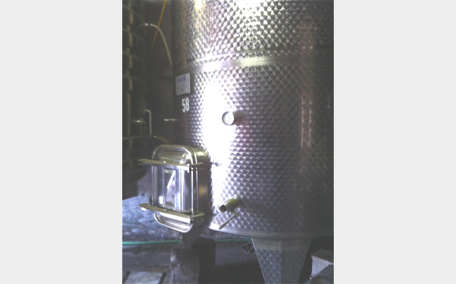 Cuve inox ferm&eacute;e de 50 hls