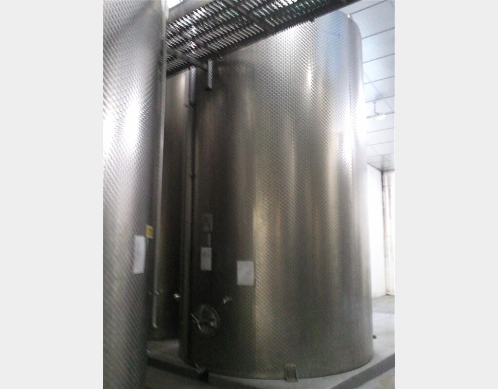 CUVE INOX 316 L FOND PLAT DE 360 HLS - TOIT CONIQUE AVEC CHEMINEE DEPORTEE