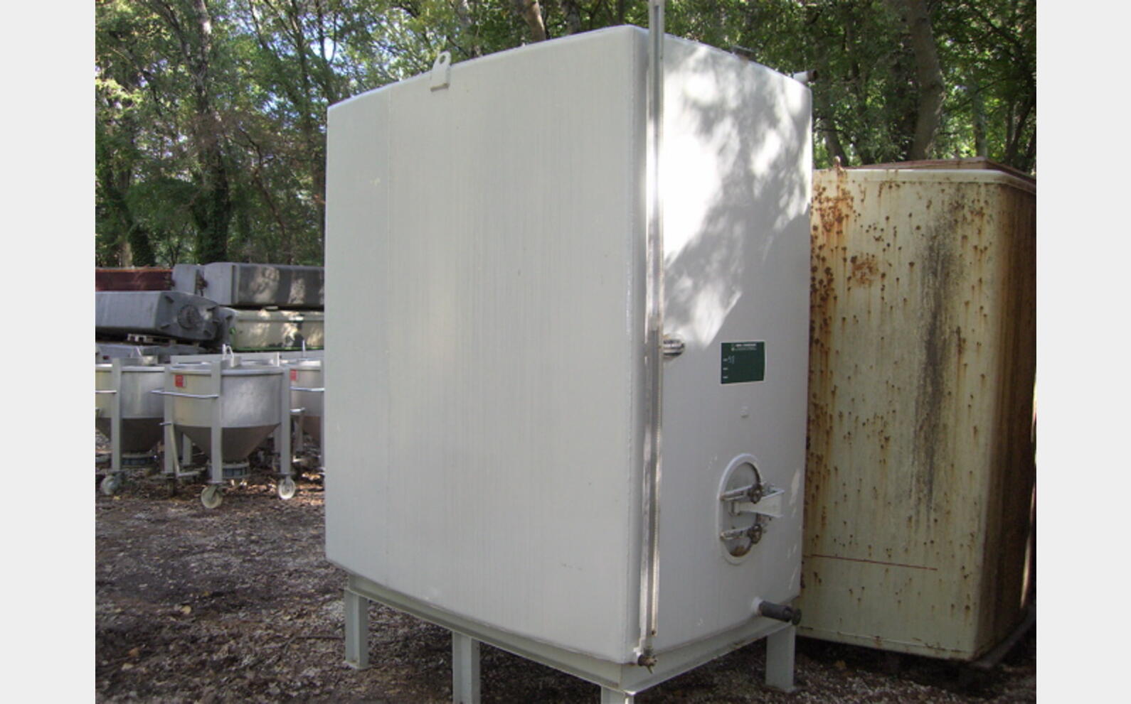 cuve stockage ACIER rev&eacute;tu