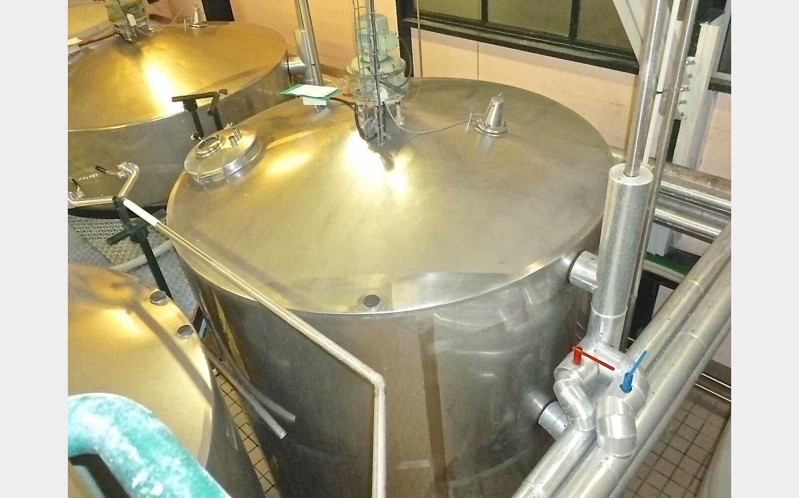 Cuve inox de m&eacute;lange isol&eacute;e circulation forc&eacute;e Agroalimentaire Volume : 130 HL (13000 litres)