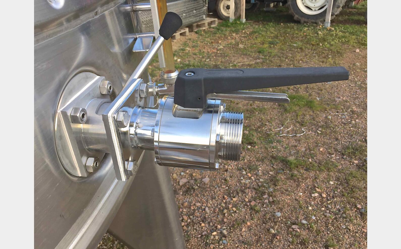 Cuve Inox 316 L de vinification Capacit&eacute; : 85 hls (8 500 L) Marque : CSC