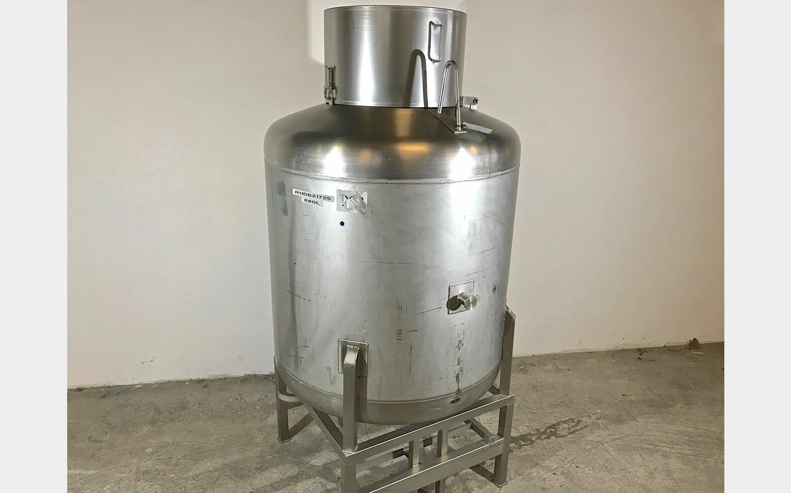 Cuve inox de stockage cylindrique