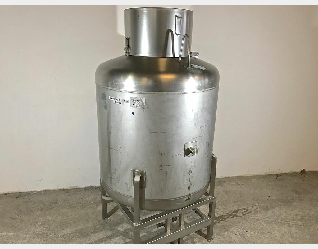 Cuve de stockage cylindrique verticale - sur chassis de 680 L