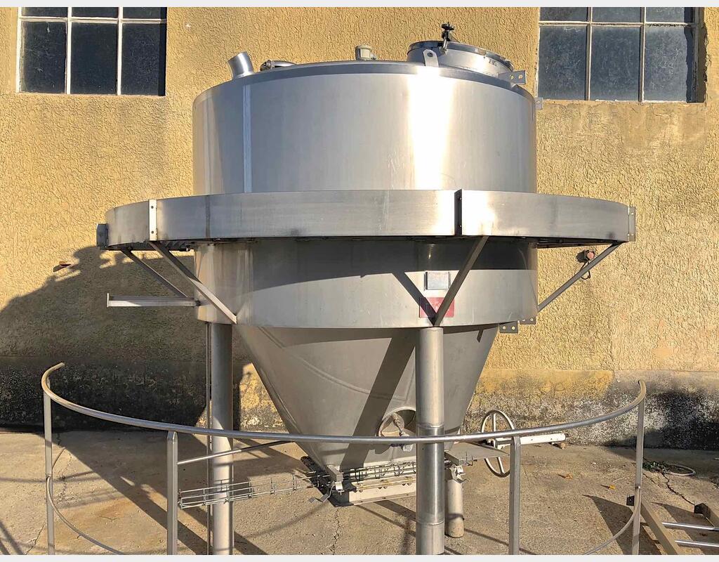 Silo INOX pour vrac Marque : SERIACO Ann&eacute;e : 1995