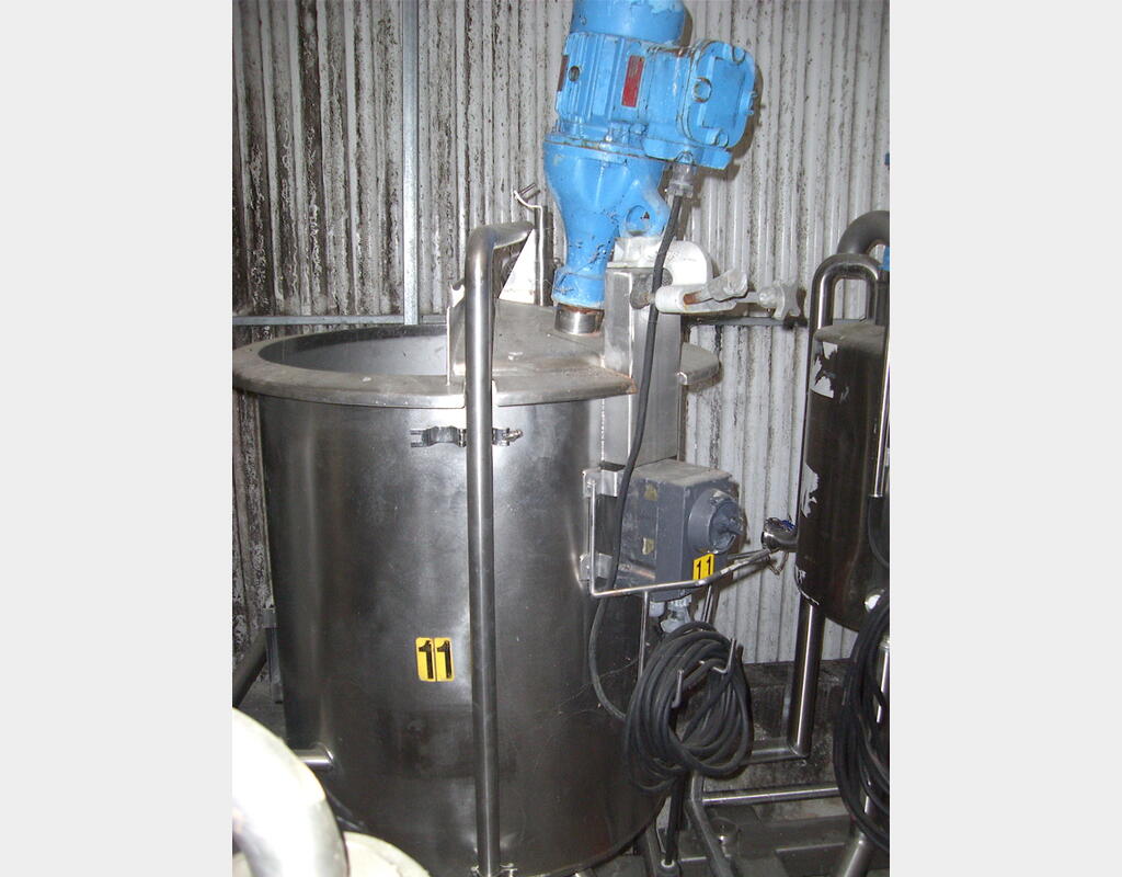 CUVE INOX 400 LITRES INOX 316L - Agitée, mobile sur roullettes.