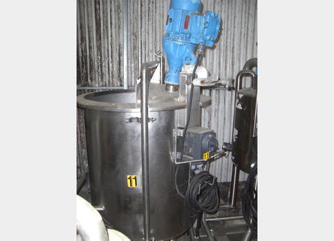 CUVE INOX 400 LITRES INOX 316L - Agitée, mobile sur roullettes.