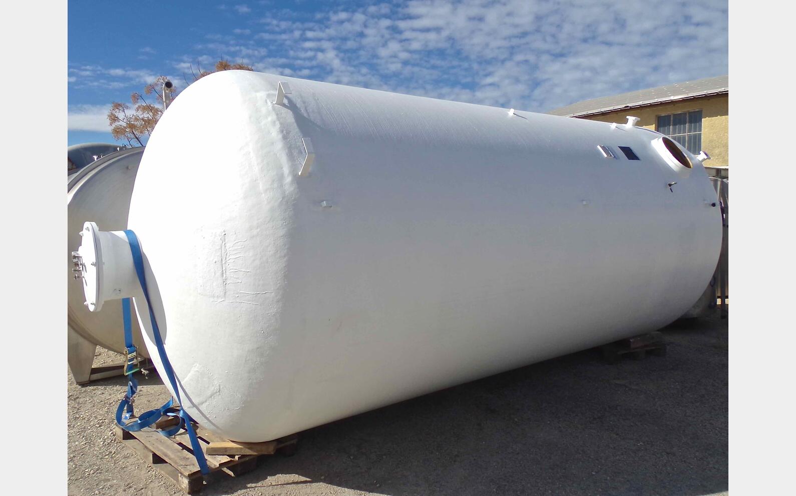 Cuve fibre fond plat Volume : 25 000 litres (250 hls)