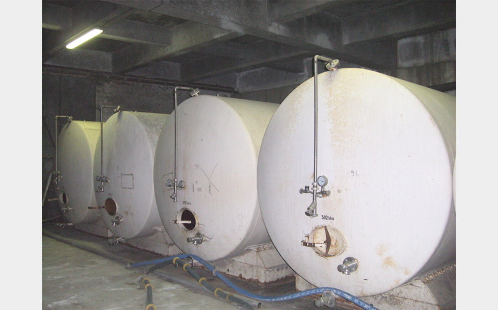 Cuve horizontale acier rev&eacute;tu de 300 hls, occasion