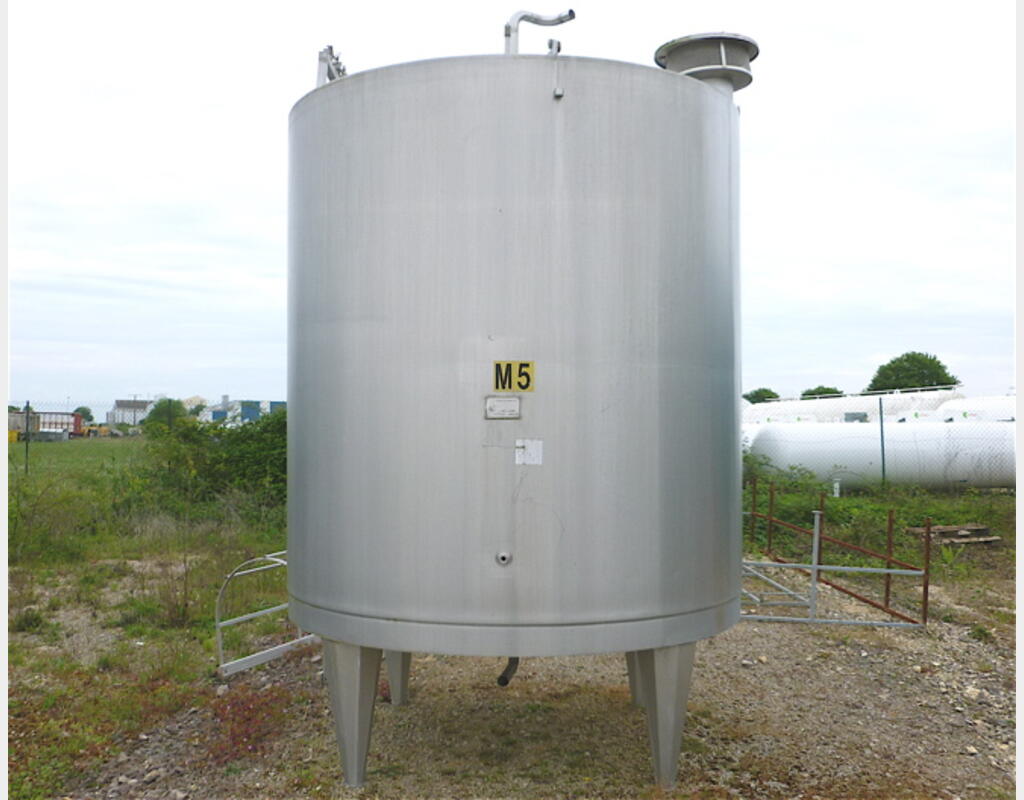 Cuve INOX agit&eacute;e Volume : 8000 litres