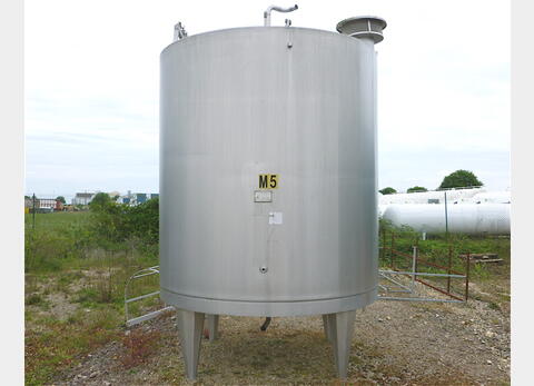 Cuve INOX agit&eacute;e Volume : 8000 litres