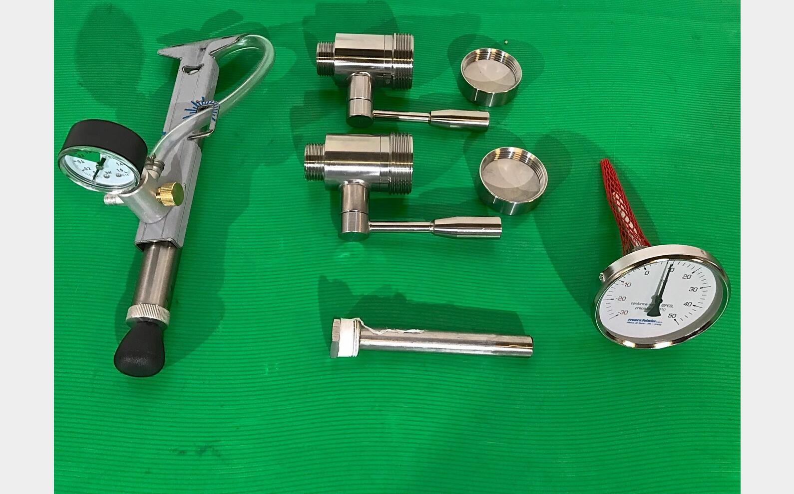 Cuve inox 304 fond bomb&eacute; chap flottant MATERIEL NEUF