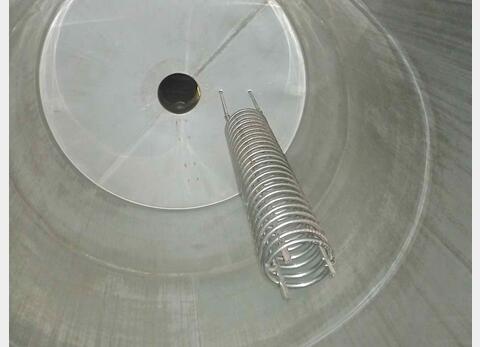 Cuve inox ferm&eacute;e sur pieds