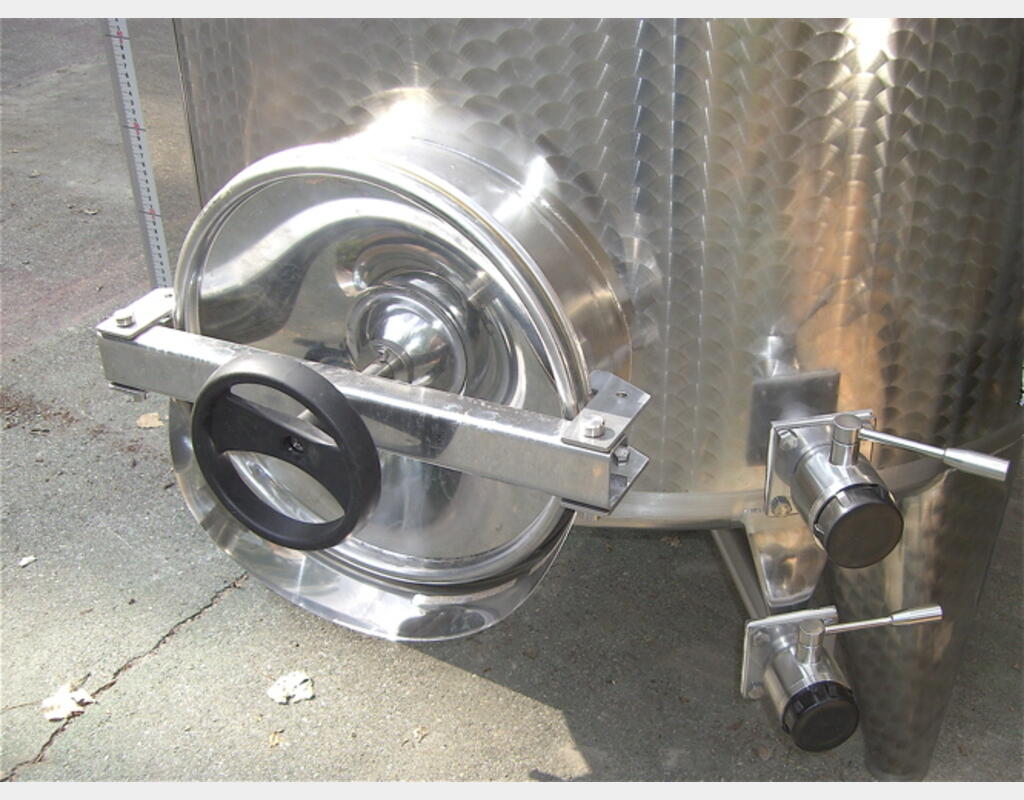 Cuve de stockage en INOX 304 - Volume : 2500 litres (25 hectos)