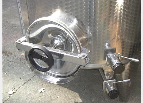Cuve de stockage en INOX 304 - Volume : 2500 litres (25 hectos)