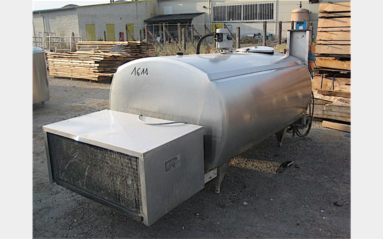 Tank &agrave; lait 1500 litres Groupe de froid et agitation .