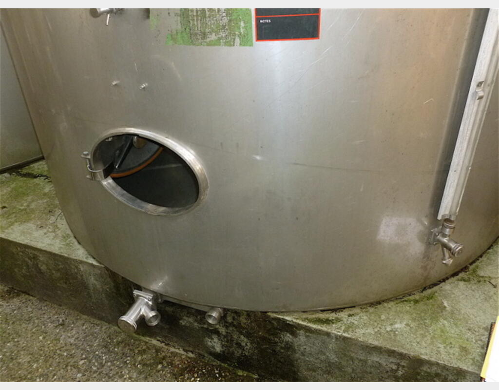 Cuve INOX 316 sur socle avec drapeau - Volume : 304 hecto (30400 litres)
