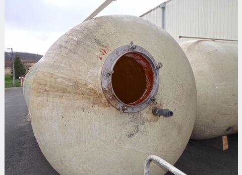 Cuve fibre fond plat sur radier Volume : 25 000 litres (250 hls)