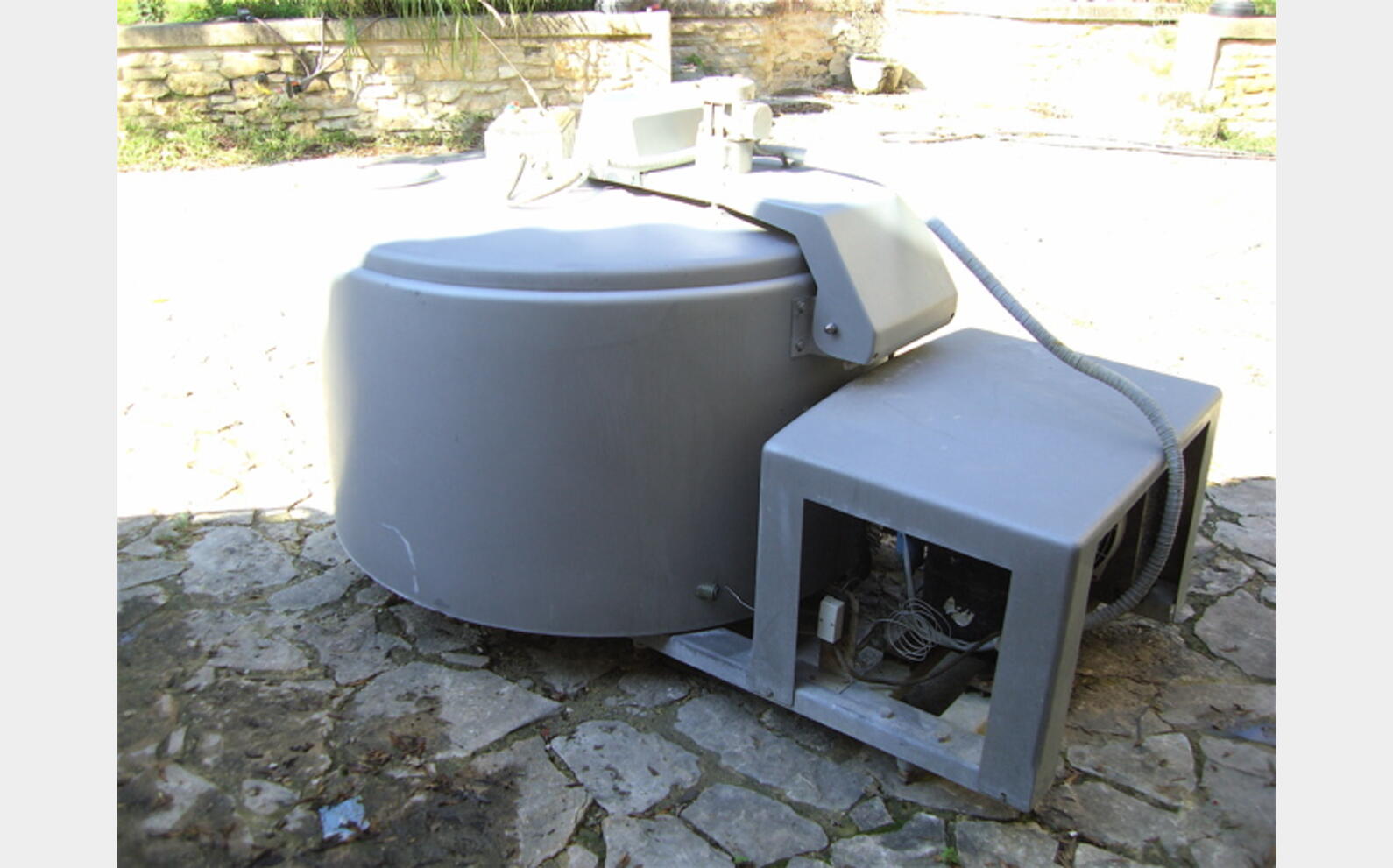 Tank &agrave; lait 820 litres Groupe de froid et agitation .