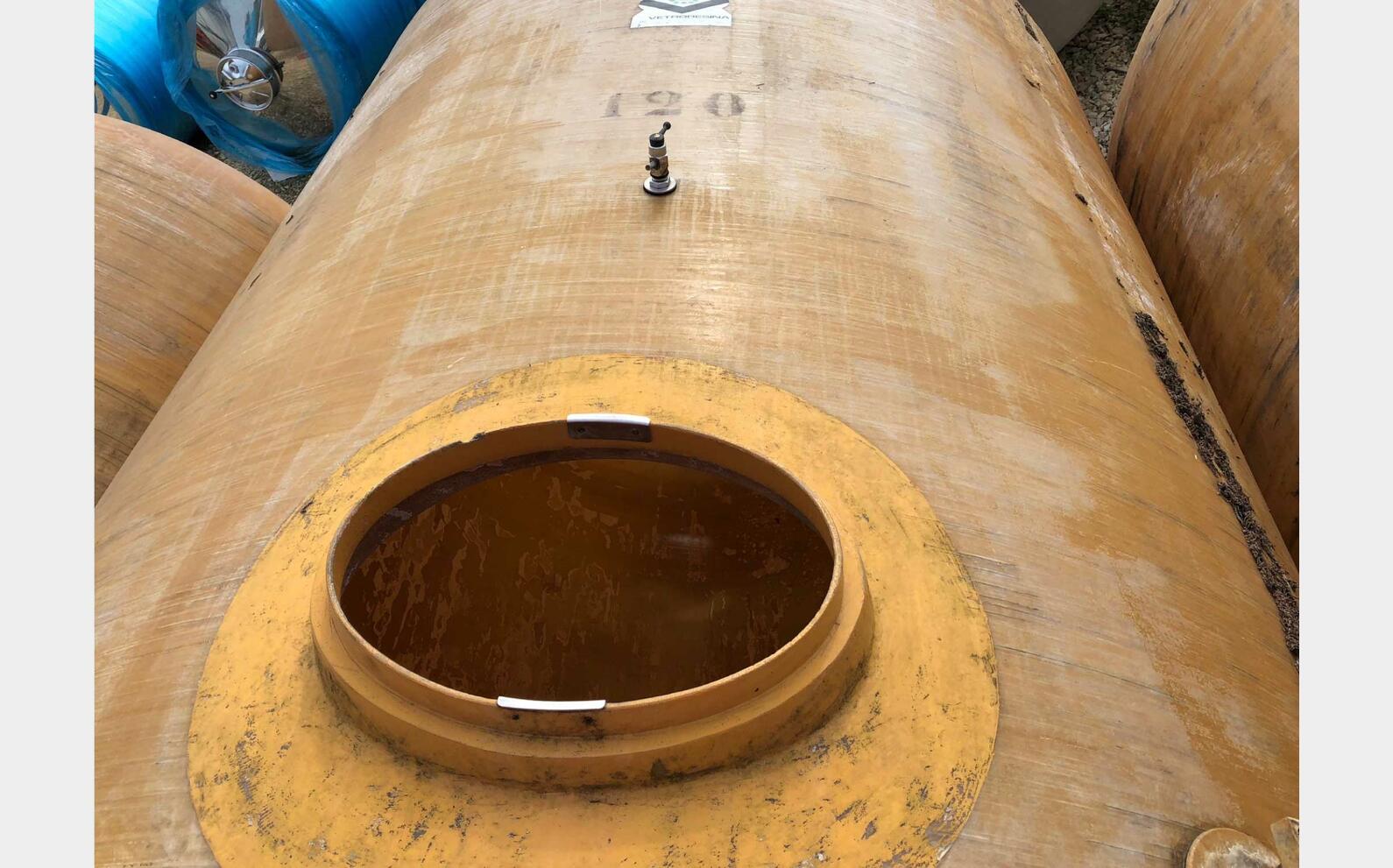 cuve fibre de verre verticale Marque : VETRORESINA de 120 hls