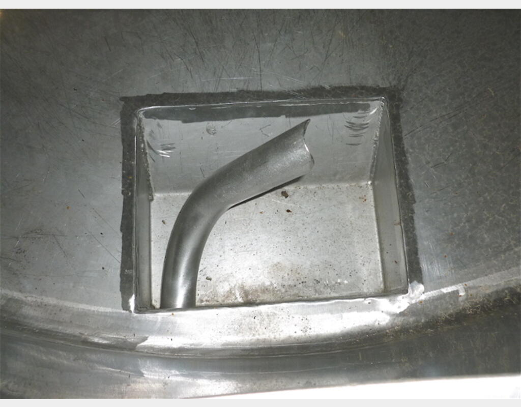 Cuve INOX 316 sur socle avec drapeau - Volume : 304 hecto (30400 litres)