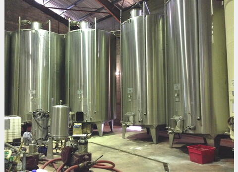 Cuve inox de vinification ferm&eacute;e