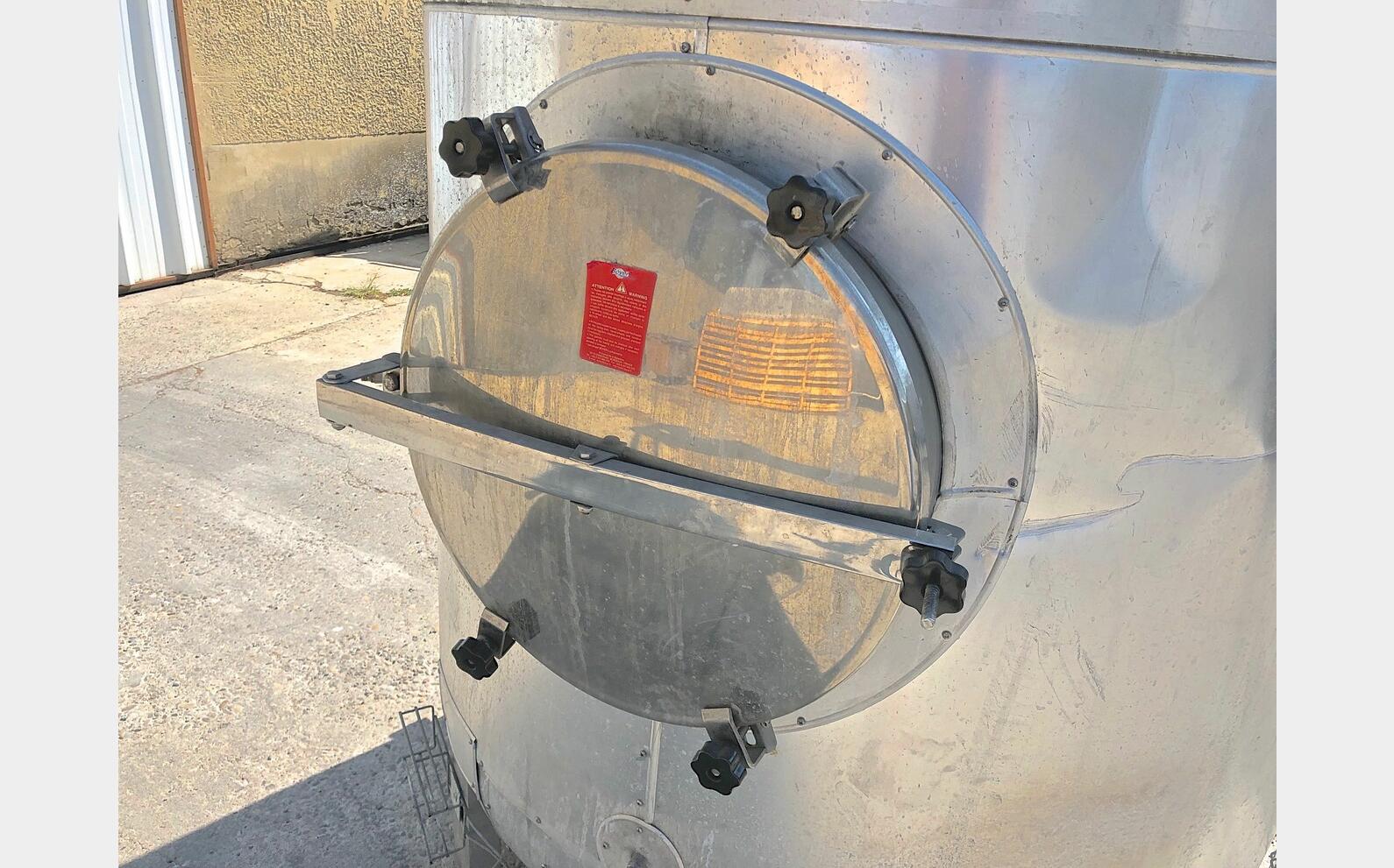 Cuve stockage inox calorifug&eacute;e