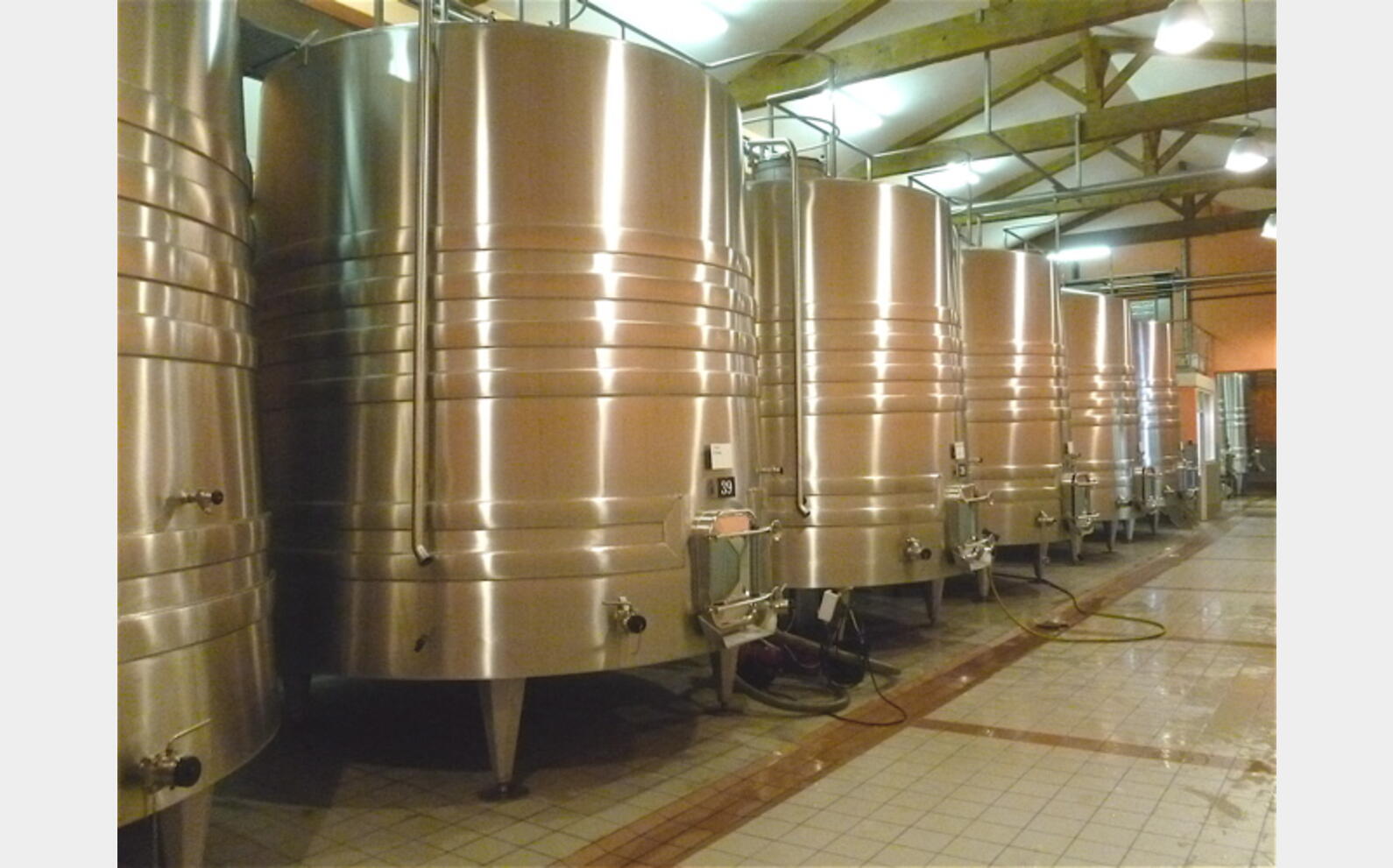 Cuve inox tronconique sur pieds Ann&eacute;e : 1999 Marque : PIERRE GUERIN