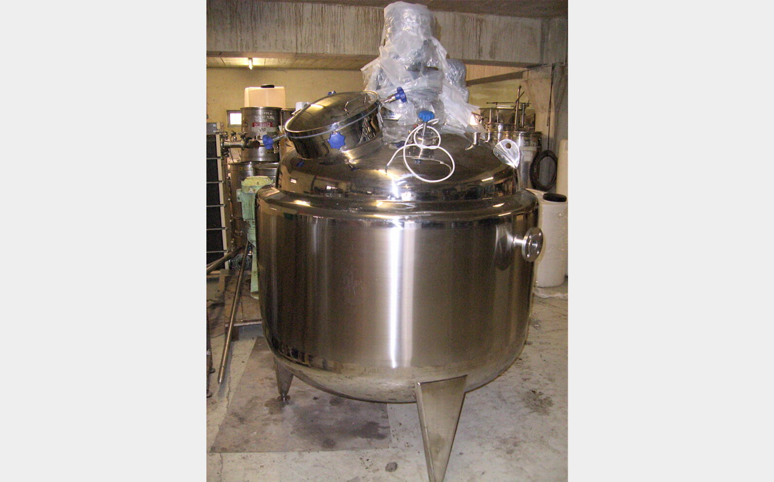 Cuve de m&eacute;lange 1000 L inox 316L isolation Double agitation, r&eacute;chauffage et