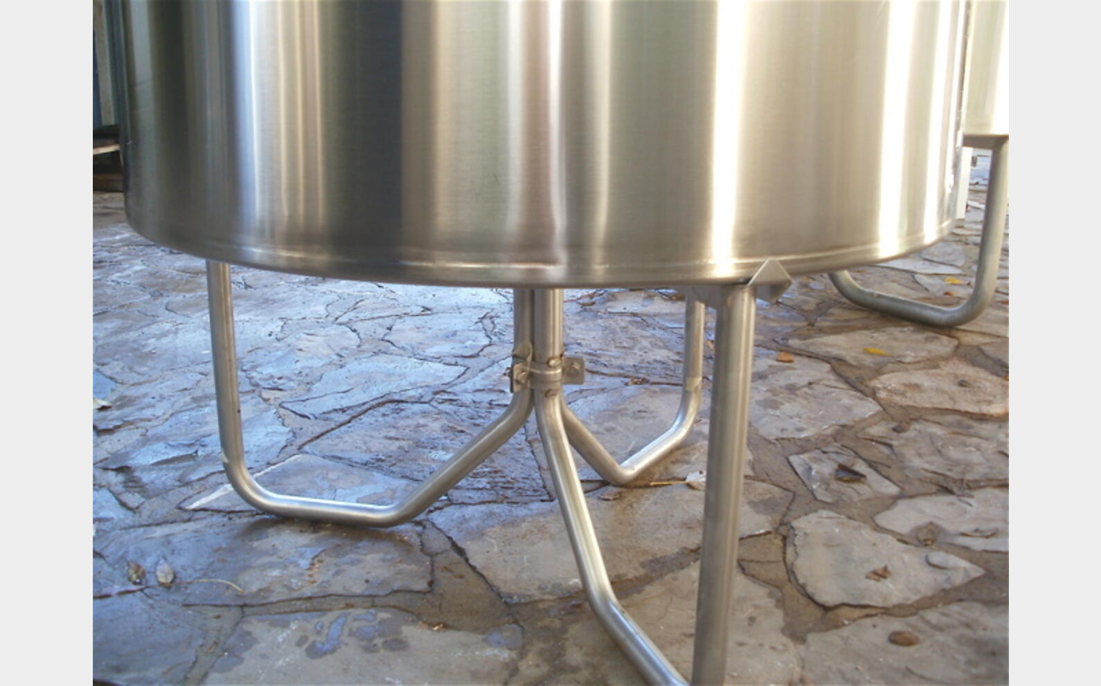 Cuve inox 304 &agrave; chapeau flottant