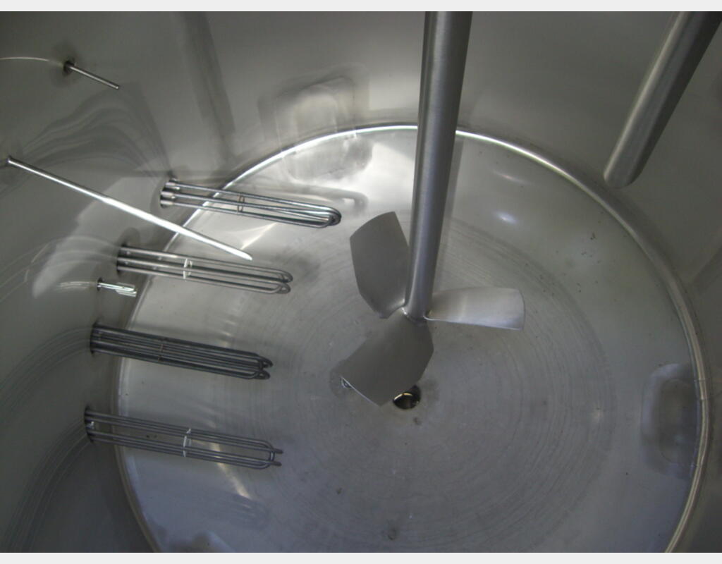 Cuve de mélange en INOX 304 - Volume : 2000 litres.