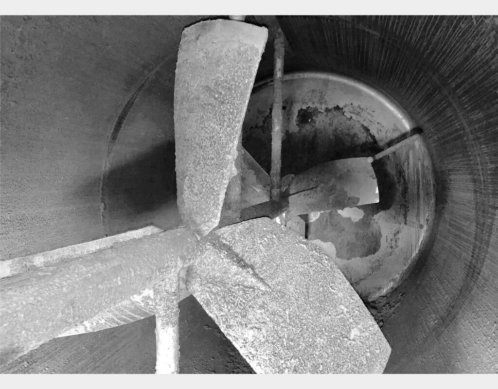 Insulated stainless steel mixing tank