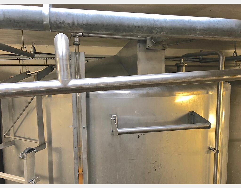 Cuve inox fond conique sur pieds - Volume : 25.500 litres