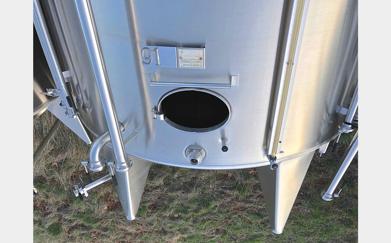 Cuve inox 316L cylindrique verticale Compartiment&eacute;e : 2 X 200 hls