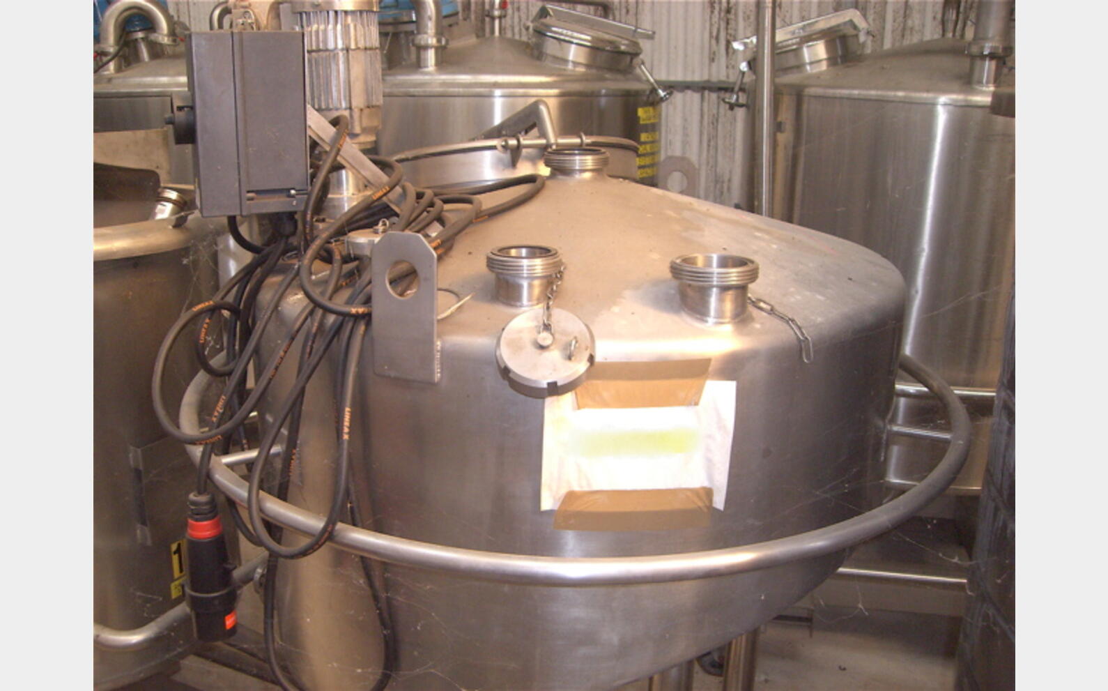 cuve inox 316L agit&eacute;e de 300 litres