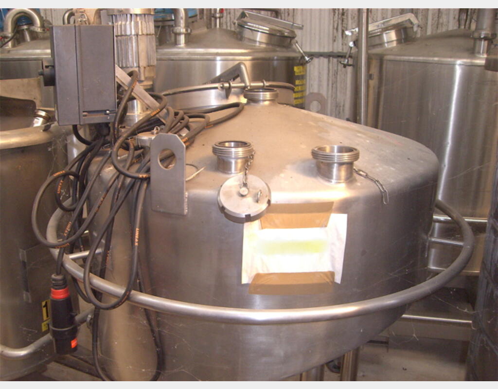 cuve inox 316L agit&eacute;e de 300 litres
