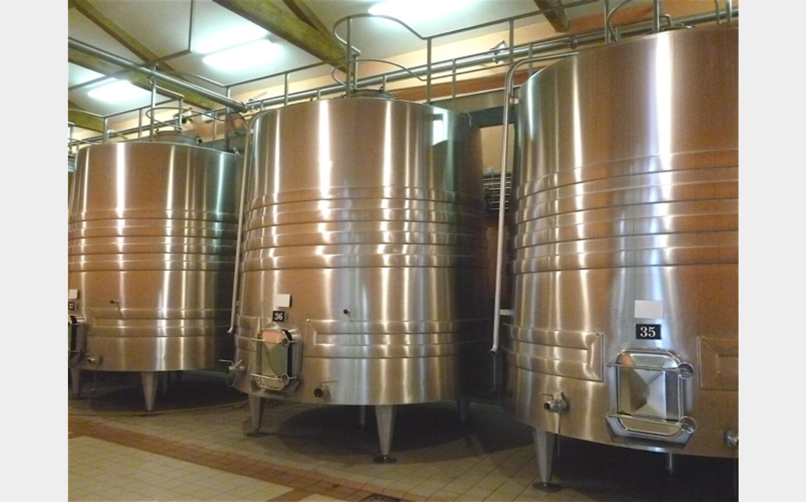 Cuve inox tronconique sur pieds Ann&eacute;e : 1999 Marque : PIERRE GUERIN