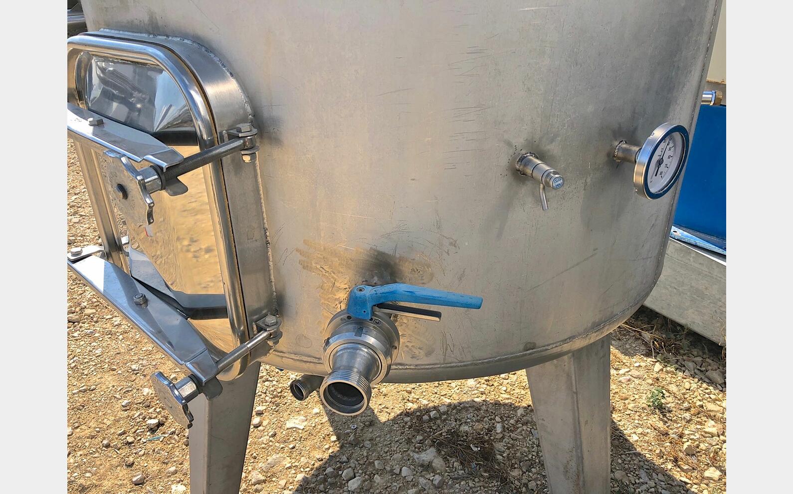 Cuve inox &agrave; chapeau flottant