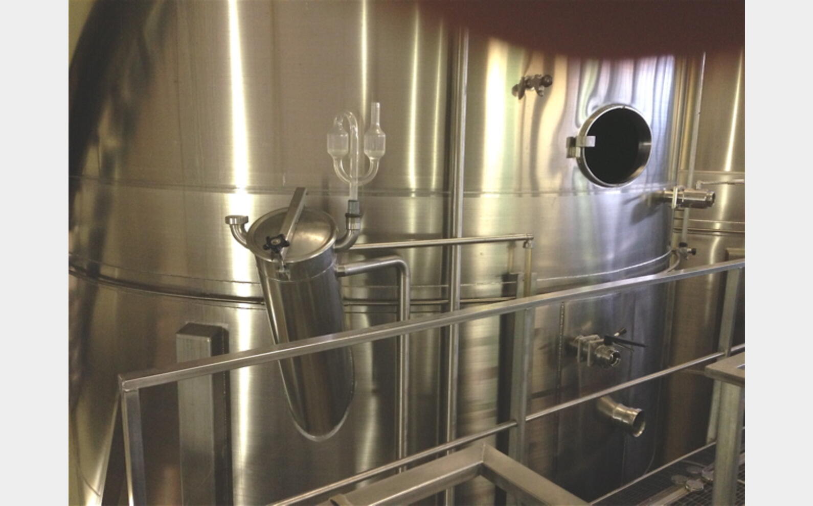 cuve 2 compartiments INOX 316L Volume totale : 786 HLS (78600 litres)