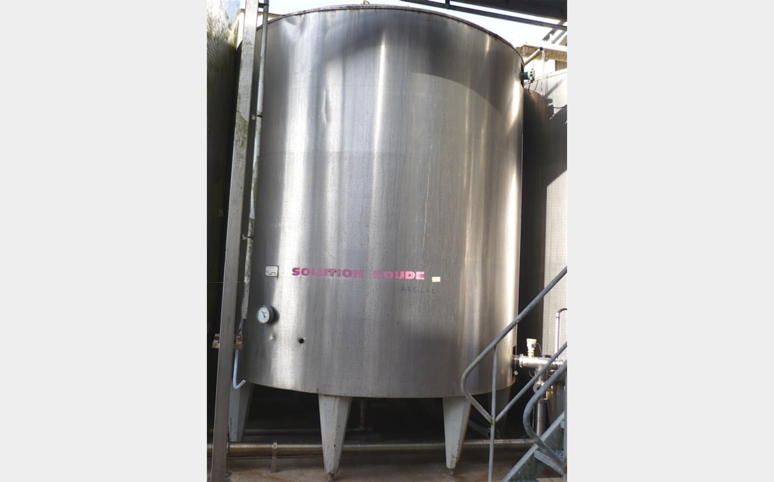 cuve de stockage INOX 304 volume : 20.000 litres marque PIERRE GUERIN