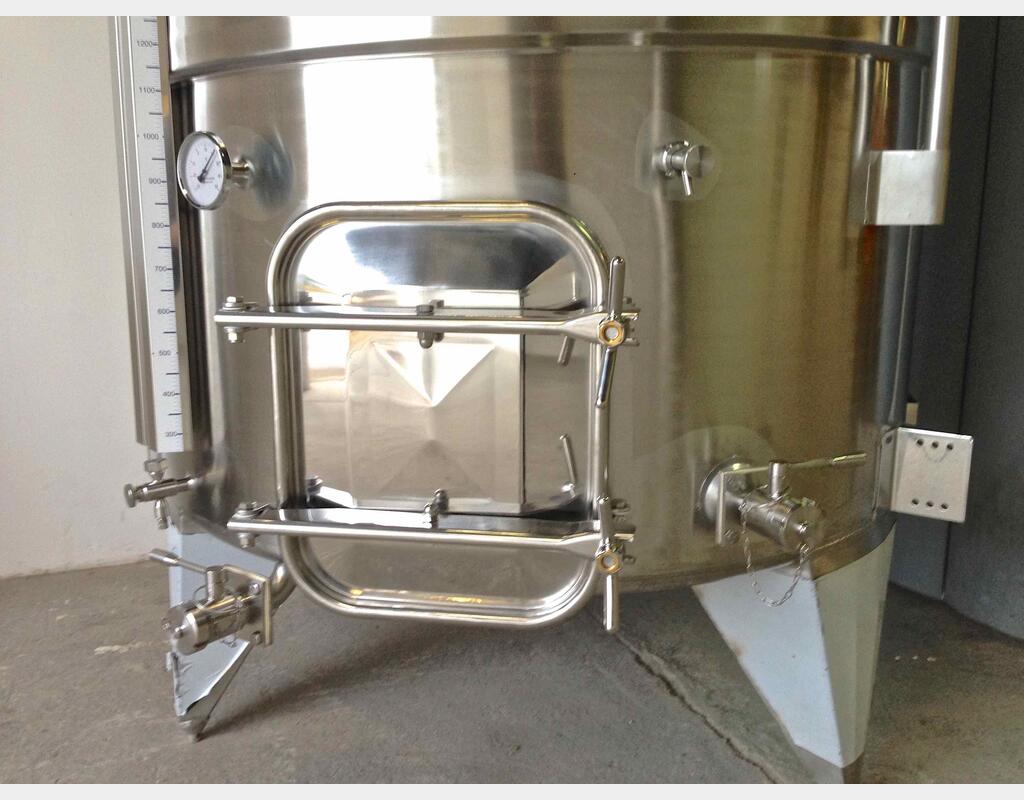 Cuve inox chapeau flottant - Volume de 2300 litres (23 hls)