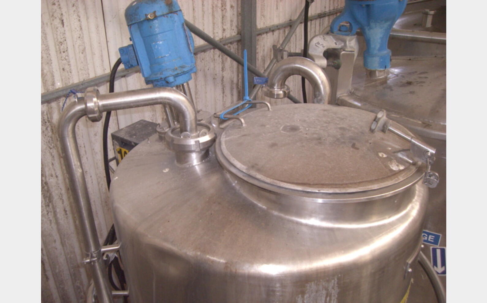 1 cuve inox 316L agit&eacute;e de 316 litres