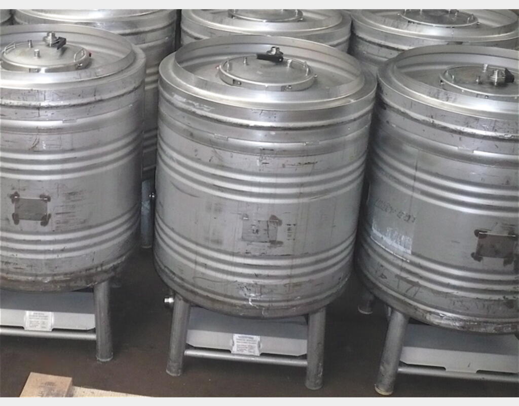 conteneur INOX 304 L Provenance : agroalimentaire Volume : 800 litres