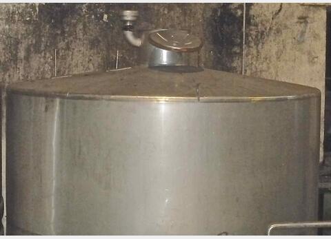 Cuve inox ferm&eacute;e sur pieds